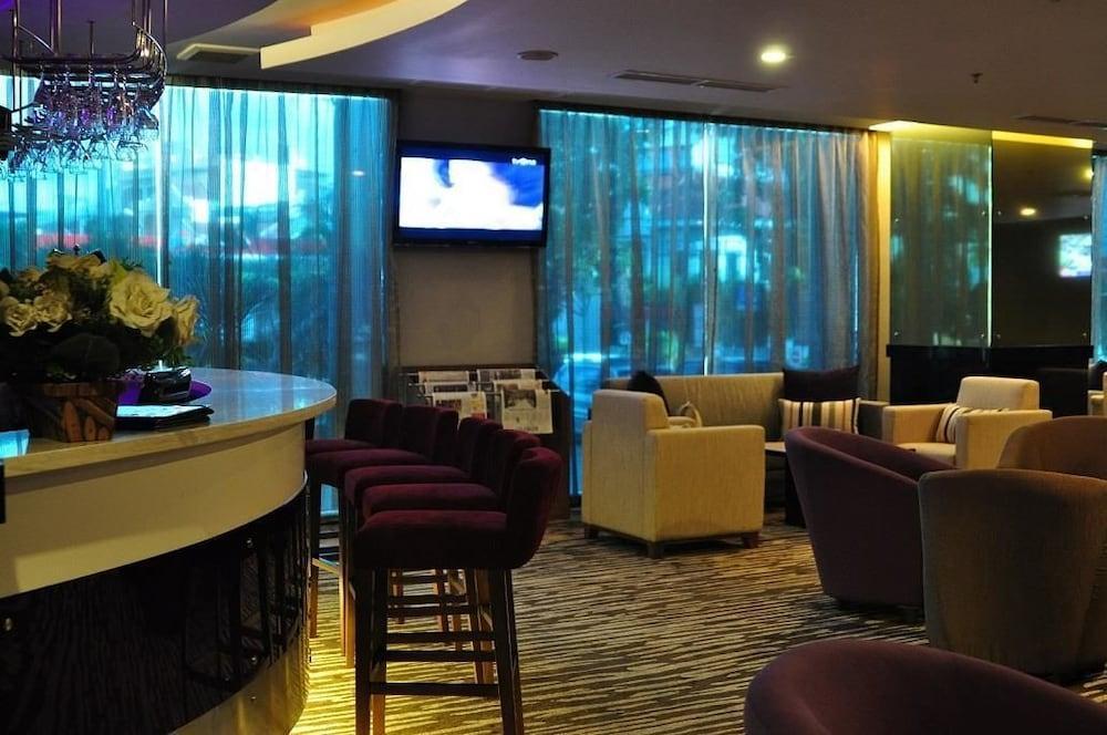 Emerald Garden International Hotel Medan Exterior foto