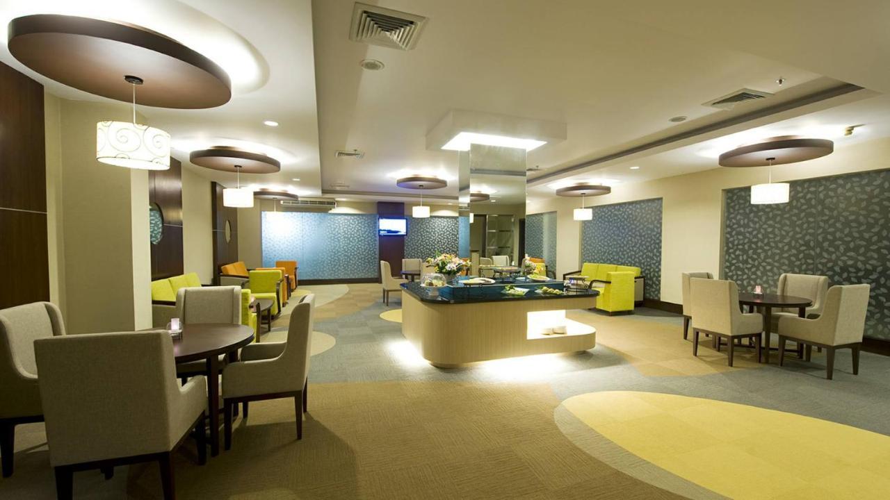 Emerald Garden International Hotel Medan Exterior foto